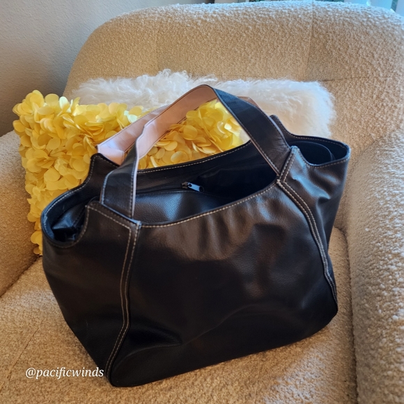 NWOT FAUX LEATHER BLACK & PINK MARY KAY FULL ZIPPER TOP BAG - Picture 3 of 10